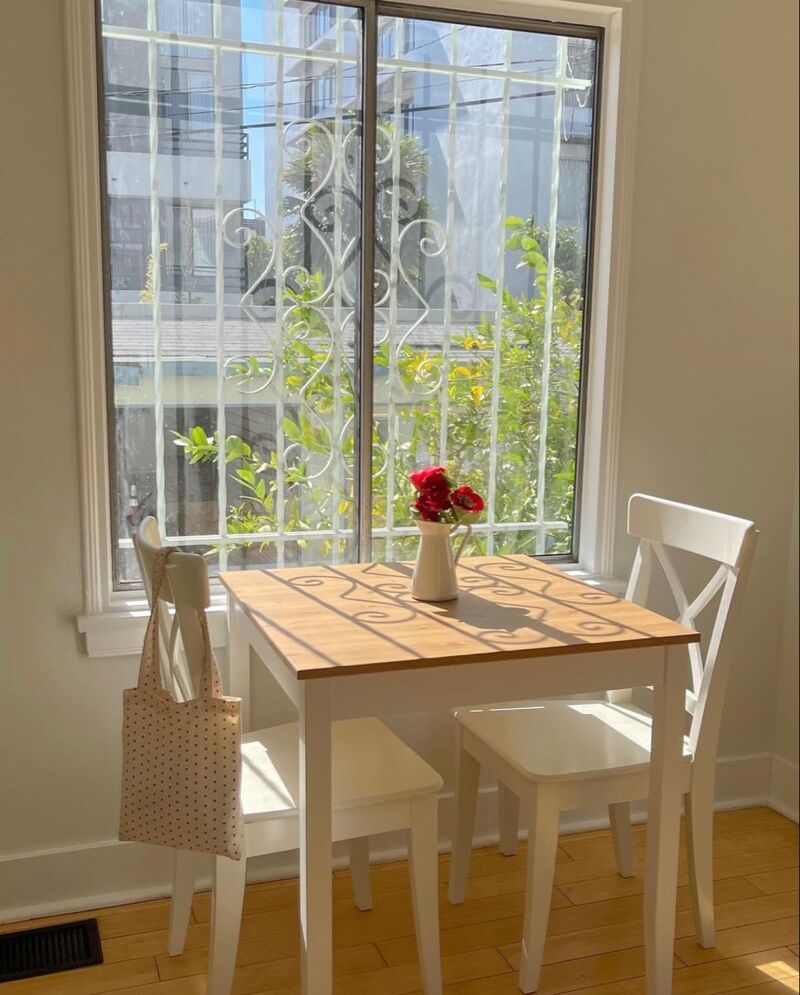 Những Hạn Chế Của Bàn Ăn Hình Vuông